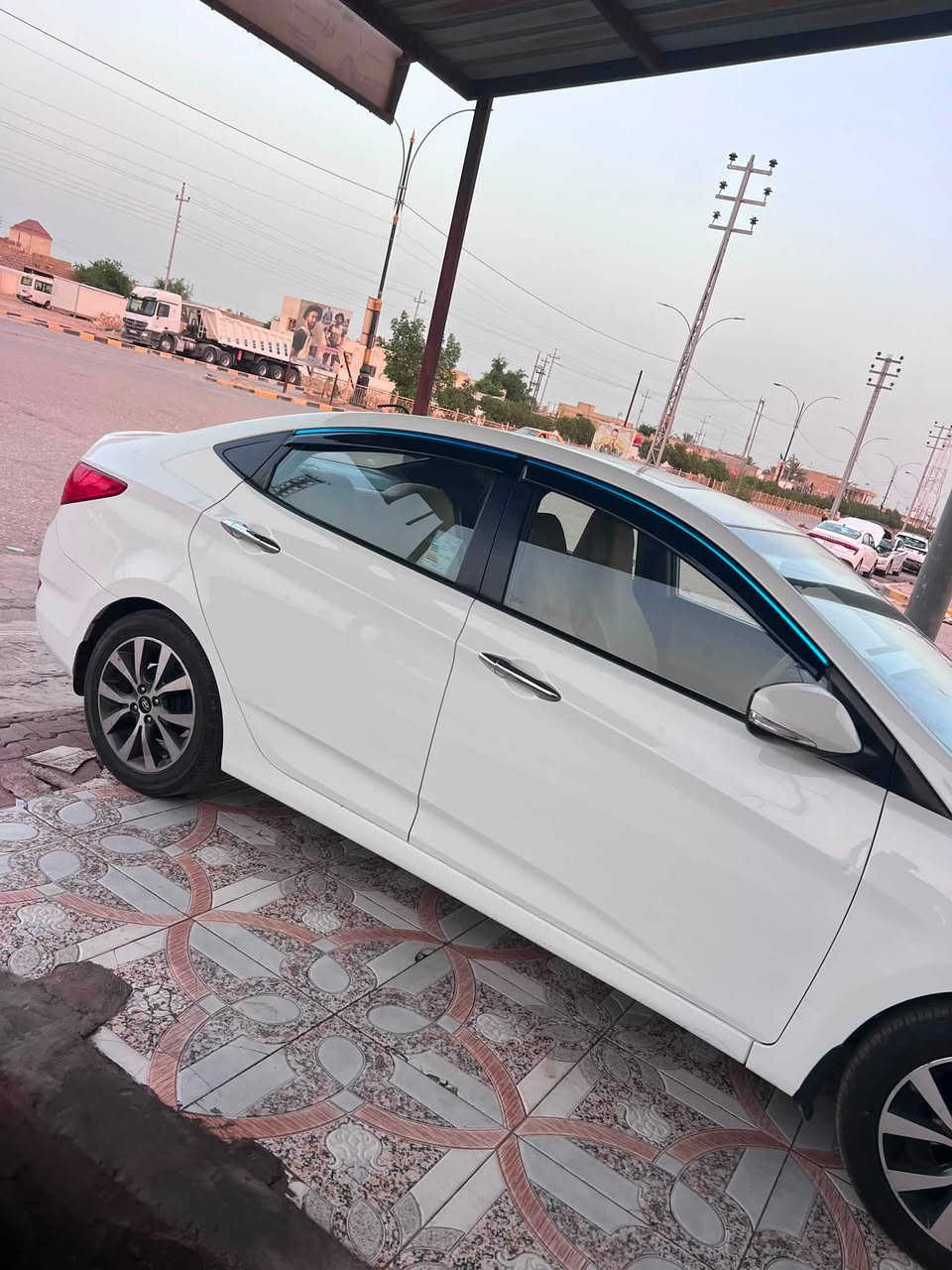 للبيع/اكسنت موديل [أدخل الموديل].. نظافة وعزم
للبيع سيارة هيونداي اكسنت، السيارة بحالة ممتازة ومواصفاتها كالتالي:
 المحرك: 1600 CC (عزم قوي واقتصادي).
 الرقم: ميسان.
 المواصفات: فول مواصفات (فتحة سقف، بصمة، شاشة، كاميرا، تحكم ستيرن، تبريد نقص طلقة، وباقي مواصفات الفل).
 الحالة: السيارة نظيفة جداً، جاهزة للاستخدام ولا تحتاج أي مصاريف.
للاستفسار والسعر، يرجى التواصل عبر الرسائل أو الاتصال على الرقم: [***********]
مكان التواجد: ميسان.
