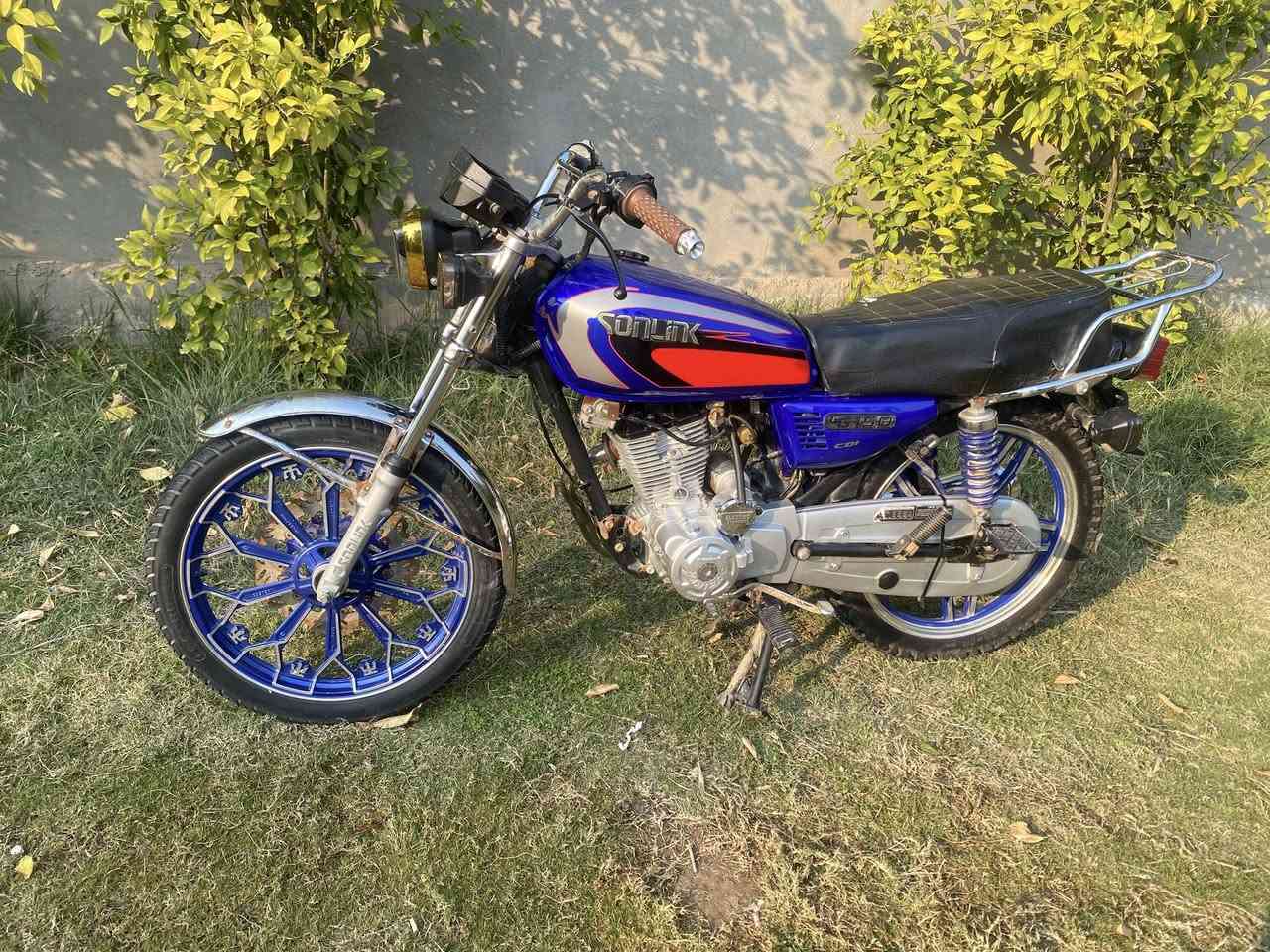 السلام عليكم دراجه سيفان 24دراجه اسبانه ماممدود عليه مكفوله اوراق اصولي كهربائياته سلف كله شغاله السعر 500وبيه مجال قليل 
مكاني ورديه داخل 
***********
