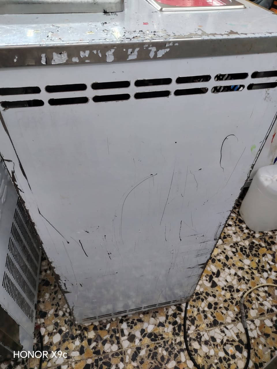 سلام عليكم مكينه سوفت صيني تسحب كهرباء قليله تبريد حواض مكينه جديده مستخدم قليل سنكل مكان بغداد ***********
