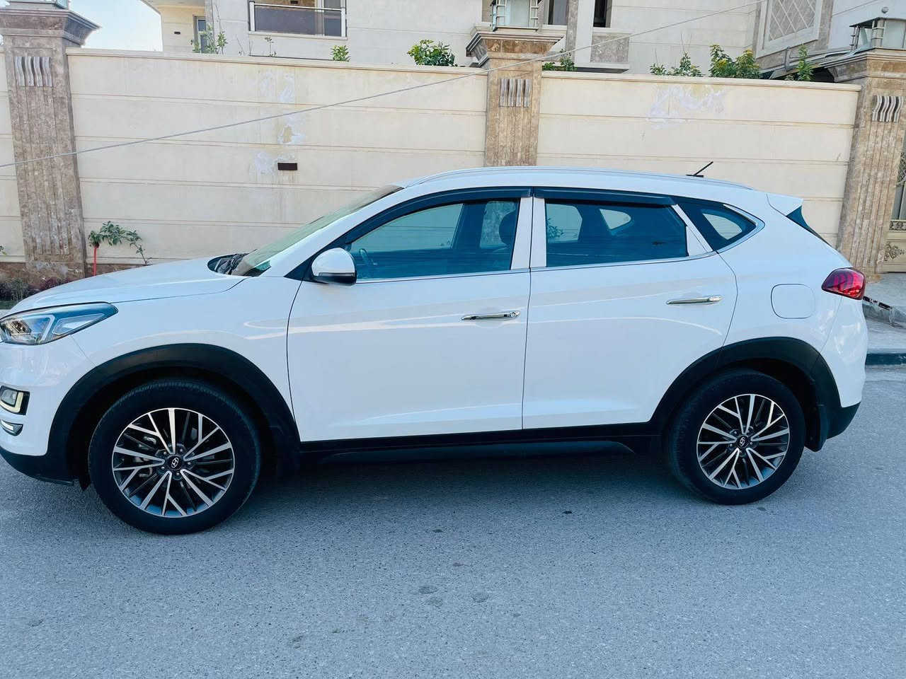 السلام عليكم
توسان ٢٠٢٠ رقم بغداد نكليزي تحويل مباشر ثاني يوم 
كاصد خليجي فول مواصفات عدا بانورما
حساسات امامي خلفي
لايت 5 عدسات
ليد امامي خلفي
لايت دوار ويه الستيرن
اشارات بالمري ومري شفط
اشارات ترحيب باب ومري
كير 3 انضمه 
بصمه
كشنات جلد كهربائيه
تبريد قطعتين
شاحن وايرليس
ثلاجه بالجكمجه
السياره كفاله عامه عده نص الدعاميه  الاماميه صبغ اثر شخوط 
مكان السياره بغداد
السعر( 197) وبيه مجال جدا بسيط
الشراي يتصل غير متواجد على النت
***********
