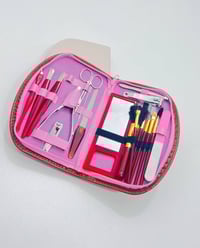 جنطة عناية • بديكير منيكير • ٦ فرش مكياج