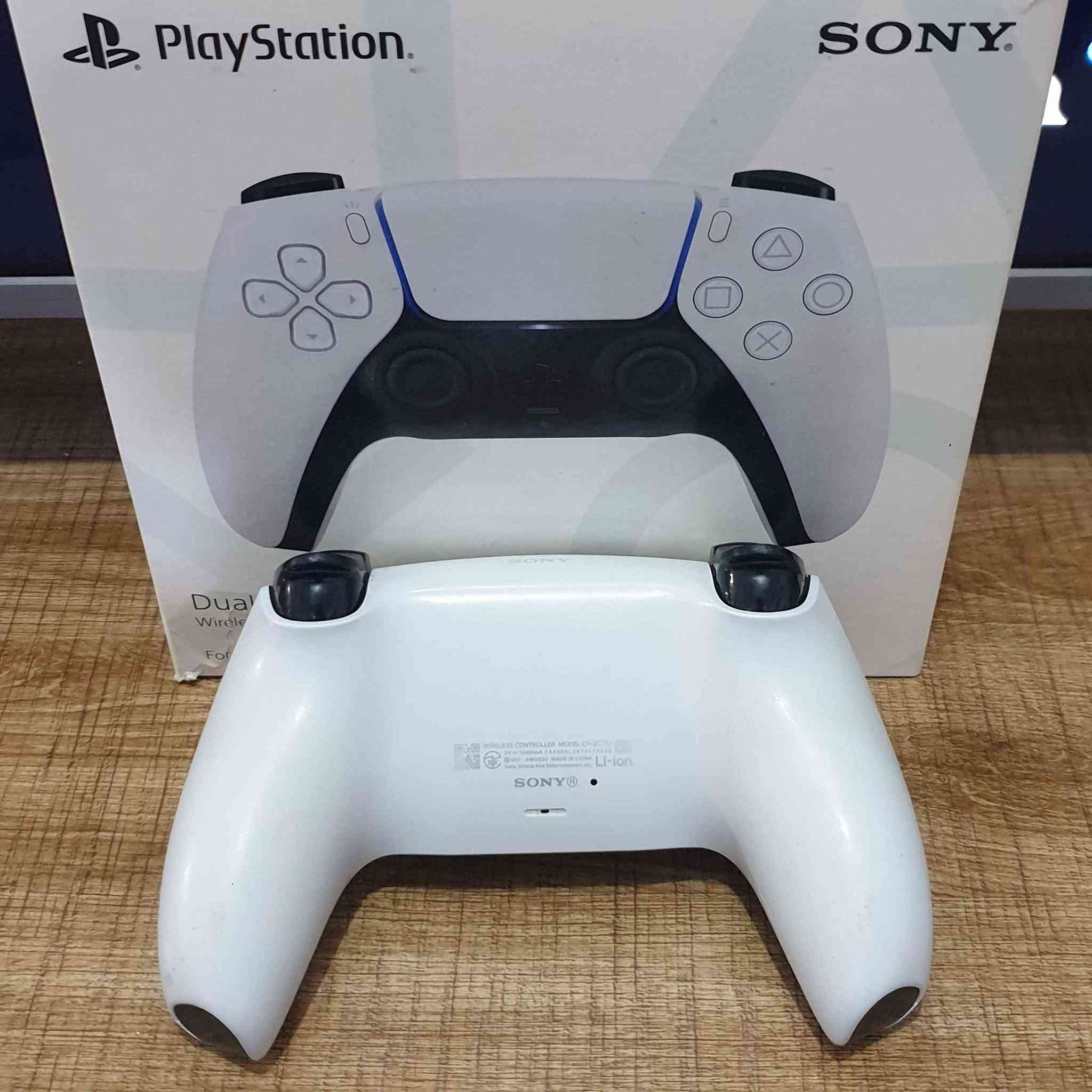 يد تحكم/جوستك بلايستيشن 5 أصلي 
PS5 Dualsense Controller original
مستعمل نظيف جداً بحالة ممتازة مع الكرتون
السعر 60 ألف مع مجال بسيط للتفاوض
متوفر توصيل لكافة محافظات العراق
للتواصل على الخاص او *********** الحال, واسط
