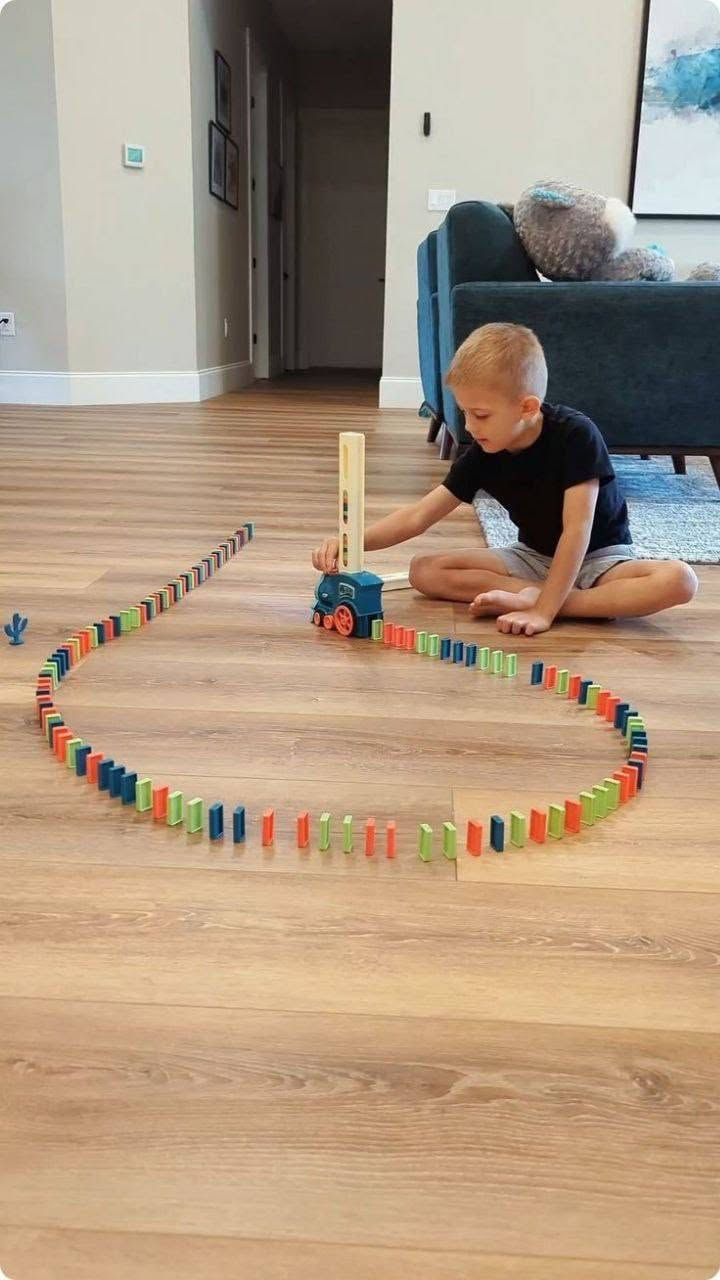 🚂DOMINO TRAIN🚂
قطار الدومينو الذكي لتطوير ذكاء طفلك وهو يلعب في نفس الوقت و يساعد الطفل على التخيل والإبداع . و بتنمي مهارات كثيرة جدآ عند الطفل منها 👇:-
  
❤️ مصممة للكل تبدأ من عمر 3 سنوات واكثر
❤️ تنمي التركيز و التتبع البصري والأدراك  
❤️تنمي مهارة التصنيف حسب اللون
❤️ التوازن و الثبات الحركي و خفة اليد في توجيه القطار
❤️ تصميم أشكال مختلفة و جميلة بالدومينو
❤️ مفيدة لحالة التوحد لدى الاطفال 🙍🏻‍♂️🙇🏻‍♂️
❤️ كما يمكن قضاء وقت ممتع بها طفلك 👶🏻
❤️تحتوي على ٦٠ قطعة دومينو
❤️صوت وضوء ممتع تعمل على البطارية #الاصلية
السعر ١٢  الاف 
🚘يوجد خدمة توصيل لجميع محافظات العراق


**إذا كنت صاحب هذا الإعلان وتريد حذفه لأي سبب، رجاءا أرسل رسالة إلى الدعم الفني**