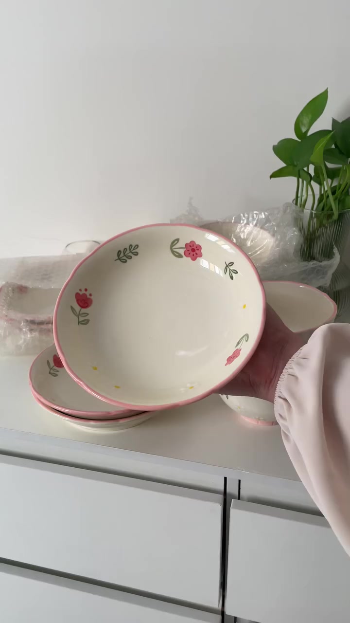 مرحبا عندي كارتون اغراض مطبخ ما مستخدمة ابد سعر الكارتون 35 الف والتوصيل مجاني الكاسات كل شكل بيها كم وحدة يعني مو وحدة فقط كل القطع بالصور بيهن عدد مو وحدة يعني للاستفسار دايركت


**إذا كنت صاحب هذا الإعلان وتريد حذفه لأي سبب، رجاءا أرسل رسالة إلى الدعم الفني**