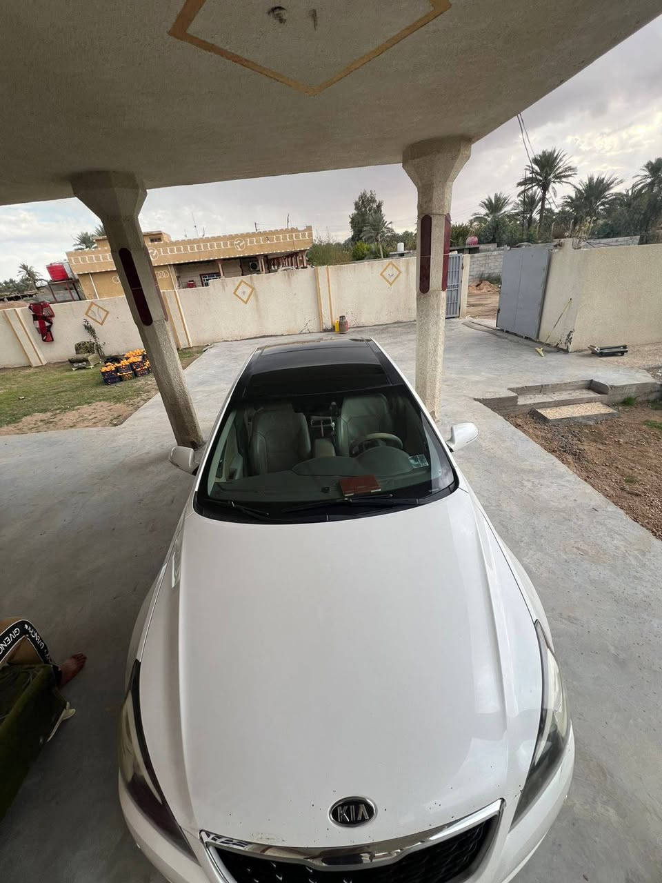 سلام عليكم كيا كادنزا 2011
خليجي فول 1/1 
السياره مكفوله كفاله من الصبغ الضربه والحداديه 
محرك مكفول 
السياره باسمي تحويل مباشر 
مصفره غرامات مروريه 
للاستفسار ***********
السعر 127ورقه وبيها مجال

