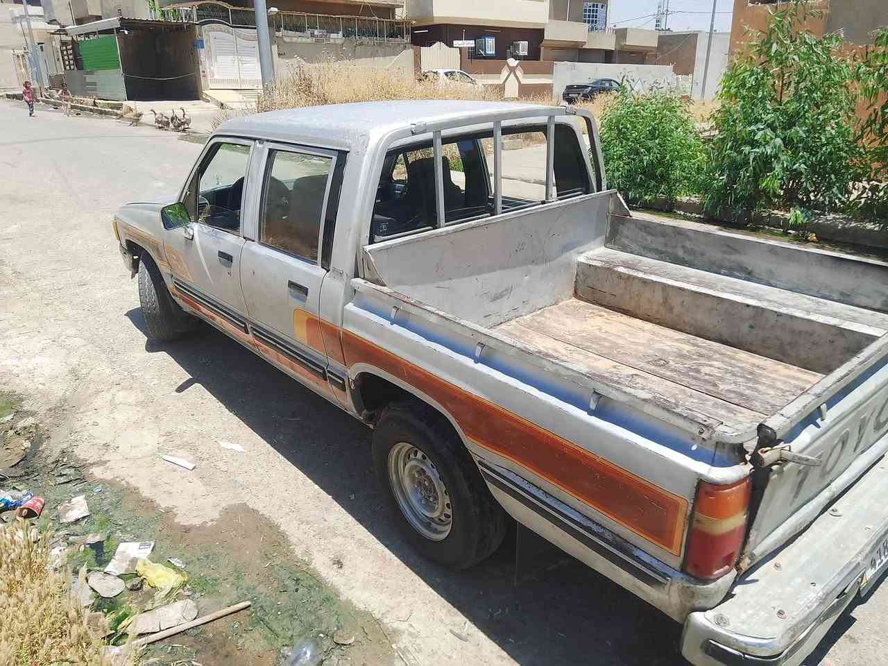 سلام عليكم سياره موديل 88 حار بارد رقم نينوى دولي شرط التحويل ماكينه كير اكسن شاصي كله نظيف سياره بيها صبغ ترهم بيع او مراوس.  ***********.  ***********
