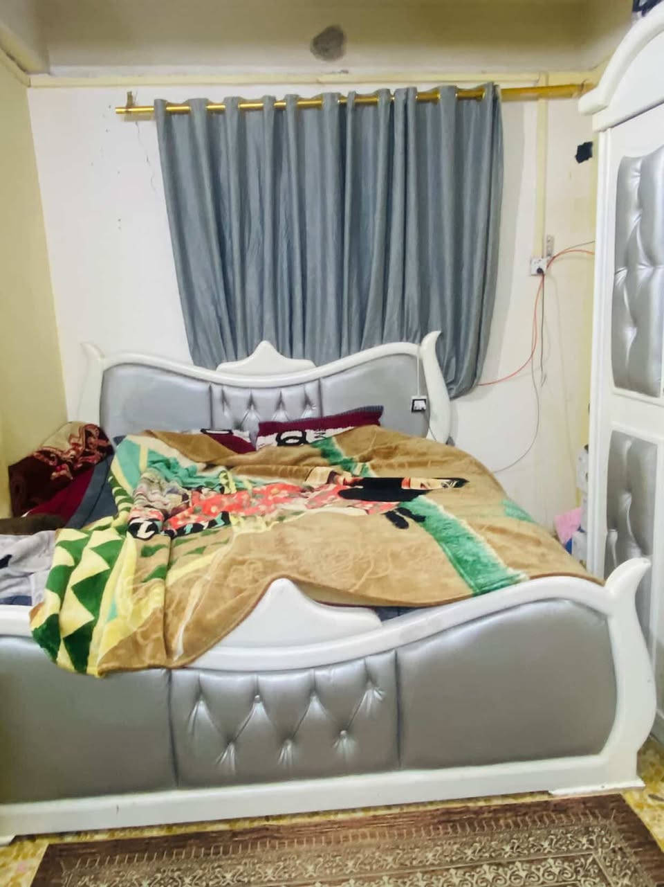 غرفه نوم كامله لبيع خمس قطع غرفه كويتيه غرفه عمر ضل وياك كويتيه كنتور ست طلاكات سعره 600 وبيه مجال عنواني البصره رقمي ***********
