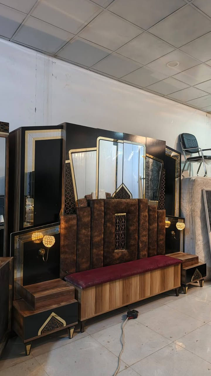 غرف نوم اخو الجديد  7قطع .سعر الغرفه 450وثانيه 500الف .مكانهم معرض هولير سايدين زيتون للاستفسار واتساب ***********.ابو احمد .
