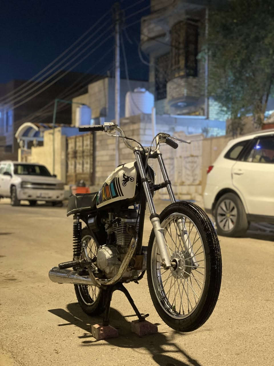 السلام عليكم من رخصه الادمن دراجه ايراني حلوه شغل وطلع كامله مانقصها شي مكفوله من سرقه مكاني قبله حي المهندسين سعر 300 رقمي ***********
