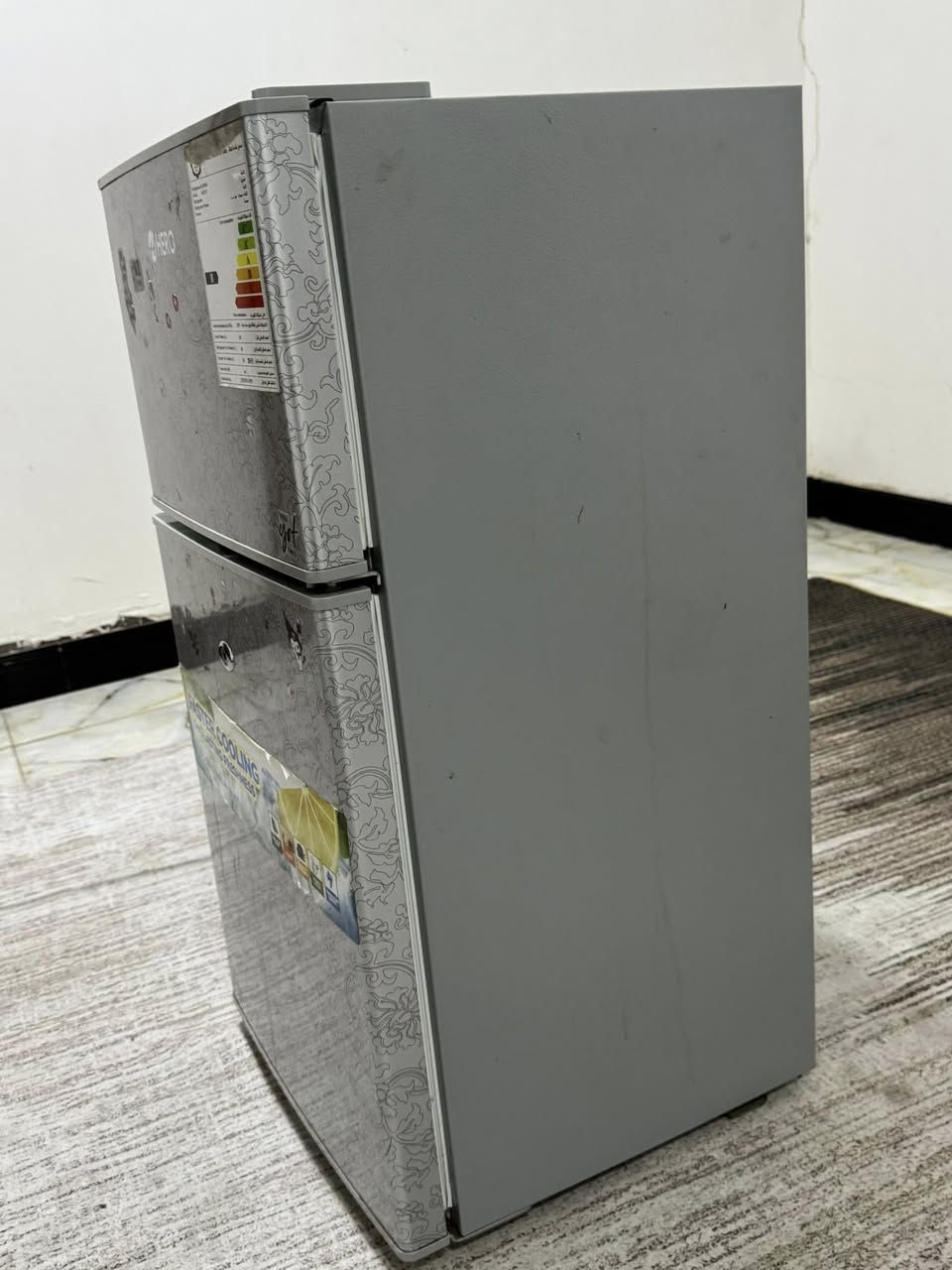 سلام عليكم ثلاجة حجم صغير طول 83سم العرض 42سم عنواني البصرة الحيانية سعرها 150وبيها مجال نضافة 100‎%‎100
رقمي ***********
بي وتساب
