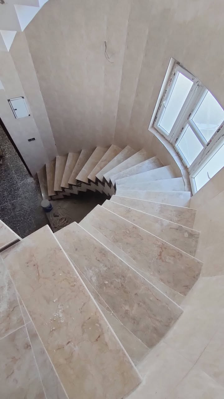 خلفه سيراميك مصرى وبورسلين جداري وارضيه شغل درجه اولي متواجد في بغداد***********
