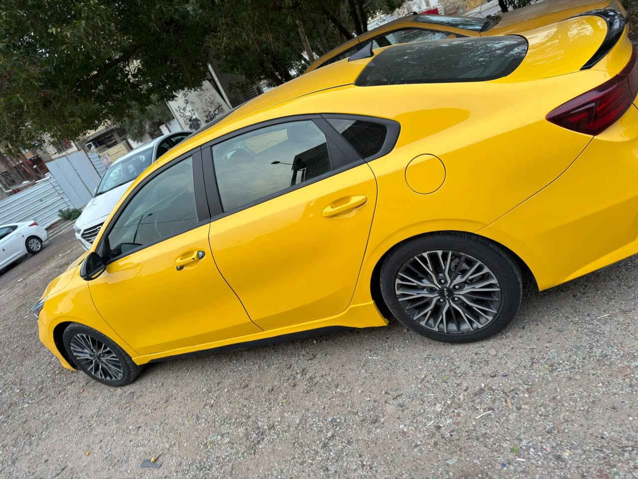 السلام عليكم للبيع فورتي فول مواصفات موديل (2023) جيتي لاين حادث موجود بل نشر سعر (150) مرقمة تحويل ثاني يوم مكان السيارة بغداد مدينة الصدر تواصل ***********
