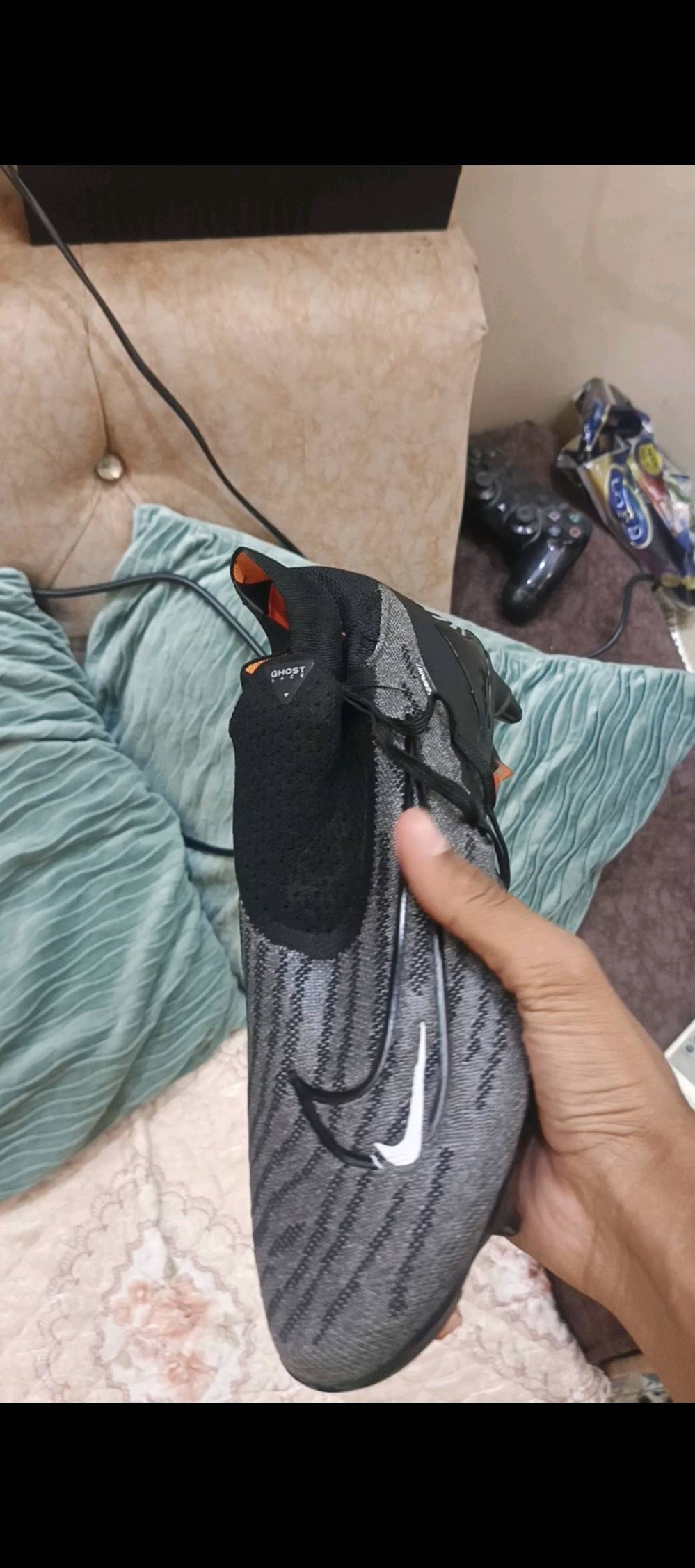 الصليخ 
الحذاء قياس ٤٥ما مستخدم ابد 