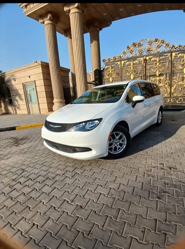 السلام عليكم 
اخوان للبيع كلايسلر فويجر 
2023
ماشيه 17الف ميل 
اللون ابيض 
الحادث غرق كلشي شغال 100٪
المواصفات 
ابواب 5بصمات 
ابواب كهرباء 
جنطه كهرباء 
تشغيل عن بعد 
محرك 3.6v6
رادار امامي 
كشن كهرباء 
نظام ABS
تحديد مسار 
تبريد 3قطع 
شاشه ابل كار بلاي 
تحكم تبريد خلفي 
7راكب 
ويل كب حجم 17
اناره داخليه 
منفد تايبسي 
منفد USB
منفذ AUX
هاند بريك كهرباء 
كير ماوس 
كشنات مخمل 
كشنات ملكي منفصل 
نظام اوتو ستوب 
نظام مانع انزلاق 
هيتر بالمرايات الجانبيه 
رقم الهاتف ***********
العنوان البصره -المعقل 
السعر 188 وًبيها. مجال قليل
