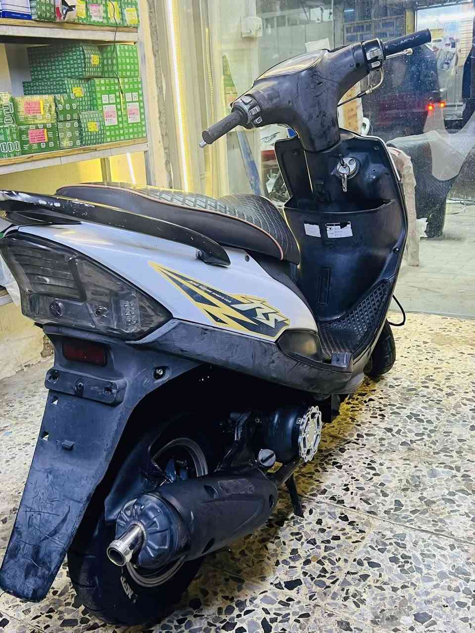 سلام عليكم  شباب ماكس عدله بلاديه ممفتوحه بيهه ويل وصدر كامل ودبل خلفي ويدات وشوته اربع ولفات كتف اربع ولفات تايرات جلاتين جدد كاعيه قبق اشاير اربعه عمبار قبق فلاوين شيال سعر ٨٠٠ وبيهه مجال ماك دوره ابو دشير ***********
