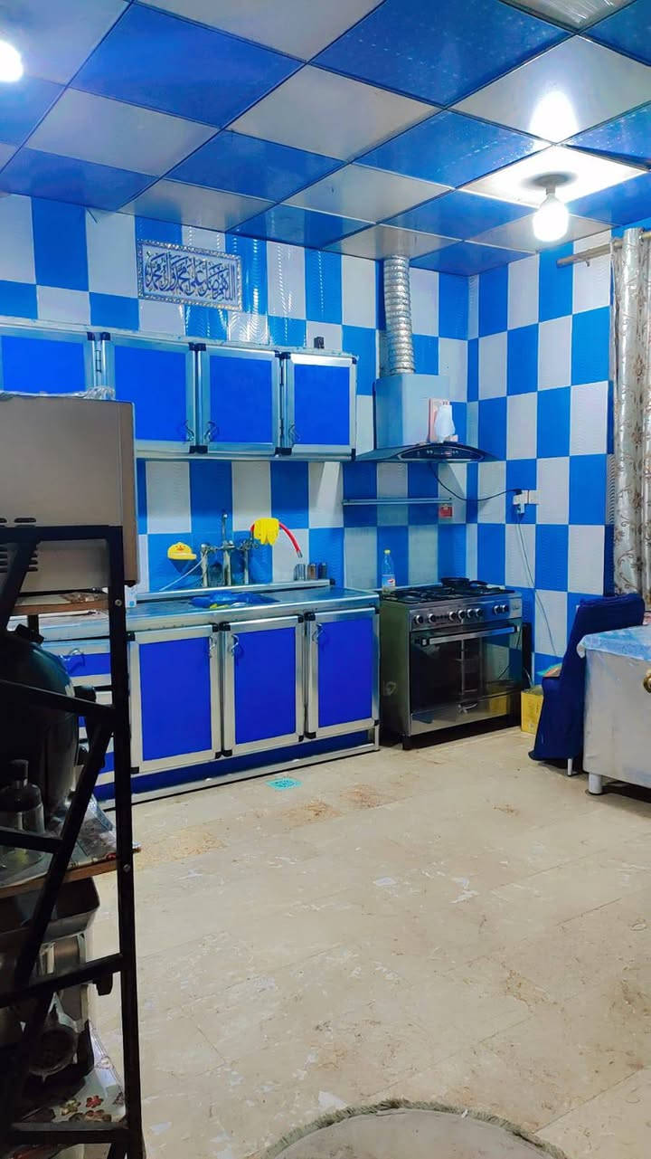 السلام عليكم بيت للبيع 140 متر ركن وطالع منه محل
موقع الدار حي النصر قريب عله الاطفائيه وقريب عل الشارع
سعر البيت 165 وبي مجال بصيط ***********
