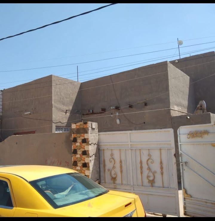 بيت للبيع بالراشديه ٢٥٠ متر بضهر شارع ٢٠ مقابل أسواق ابو طيبه السعر ١٠٠ وبي مجال بناء ٢٠٠٩ طابوك وثرمستون وسقف عكاده بيت كلش جبير بي ٣ غرف نوم وصاله كبيره ومطبخ واستقبال جبير للاسفسار اتصل ***********

