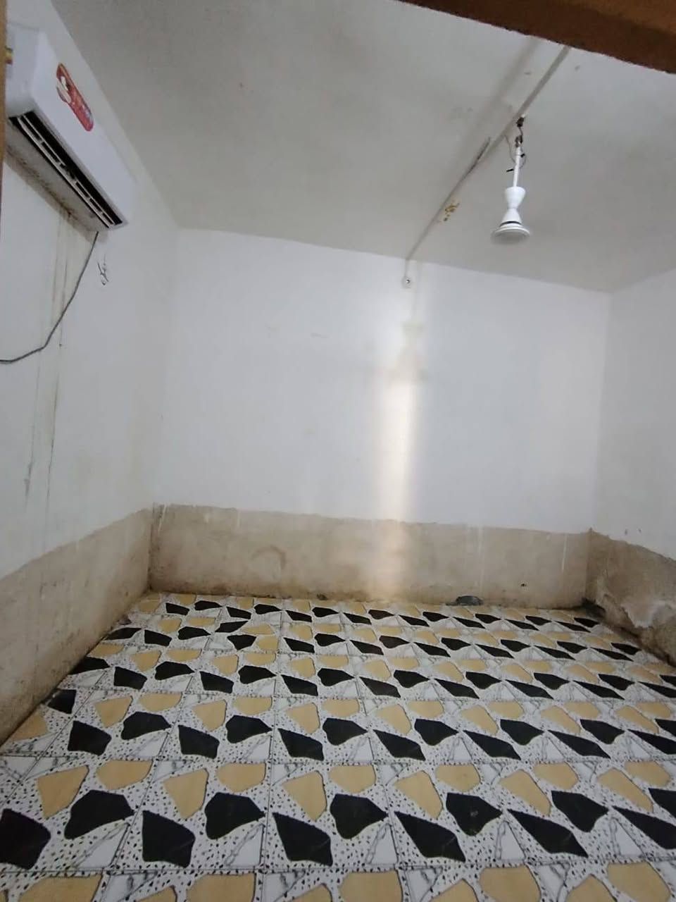 بيت للبيع طابو صرف
قرب ملعب الحاوي.        سعره 65

مساحه 100 م

بناء بلوك +فرمستون 

البناء طابقين 

الطابق الاول غرفه وصاله ومطبخ وديوانيه وصحيات 
الطابق الثاني غرفه فرمستون...

***********
