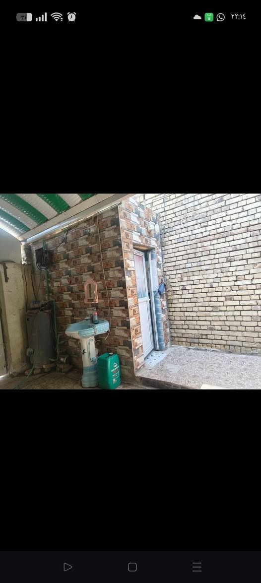 سلام عليكم
بيت طابو مساحته 160 متر  تضحيه على شارع لعام  قرب مدرسة حبيب ابن مظاهر  يتكون من 3غرف وصحيات داخليه وخارجيه  وديوانيه وصاله 
سعر 145 
***********
