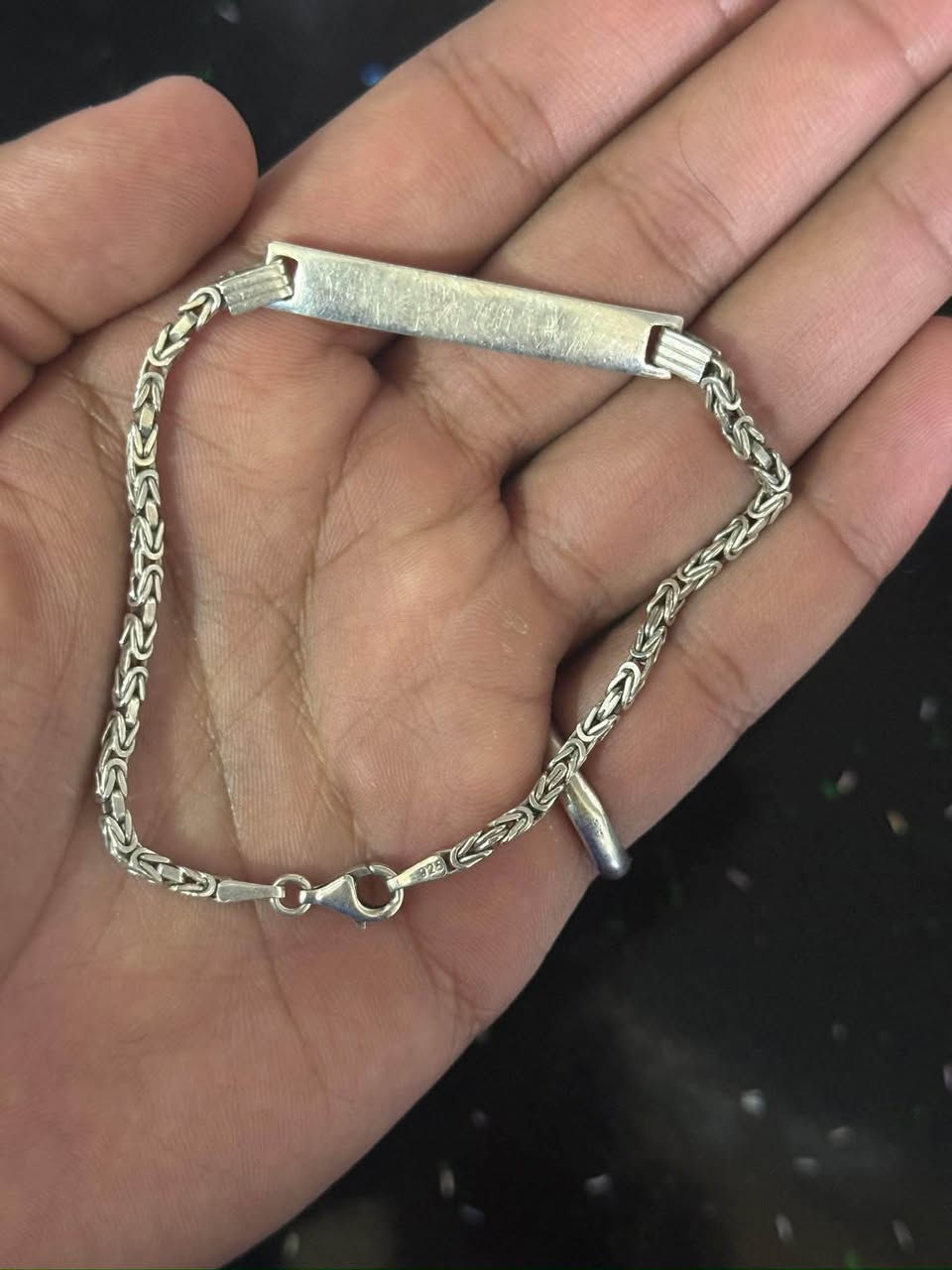 متاح سوارات فضة 925 نظيف جداً
فرعوني مربع ابو السبيكة 

وكارتير بي ححر زاركون 

 سعر 3250 الغرام   

مكاني واسط 

***********
