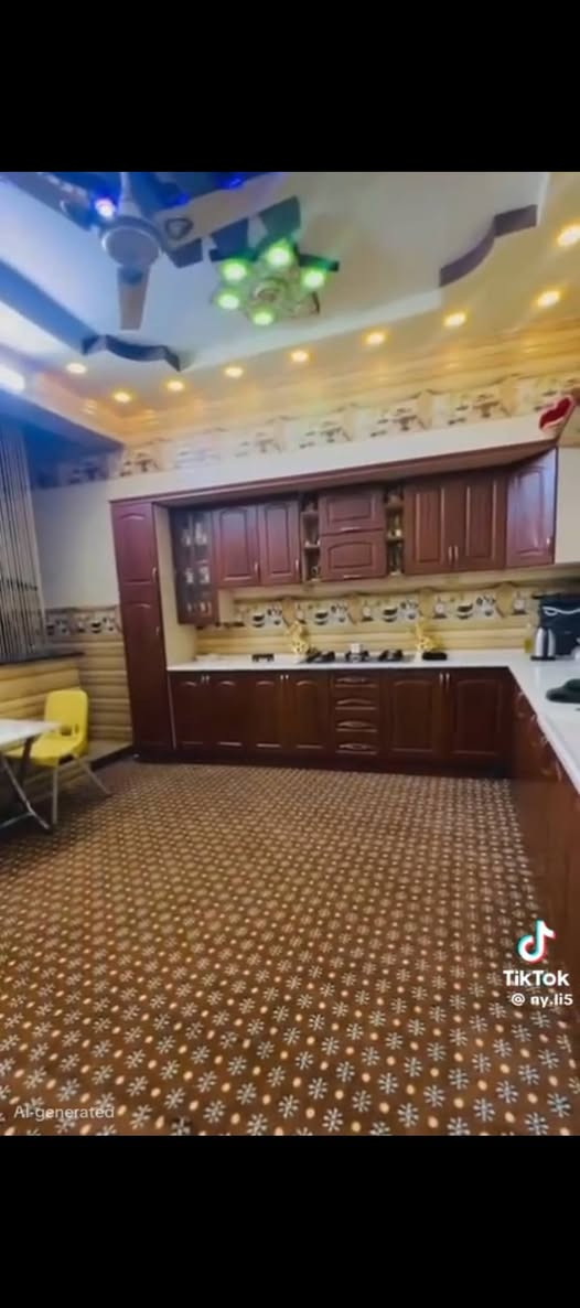 🏡 إعلان بيع بيت سكني
السلام عليكم ورحمة الله وبركاته

🔹 الموقع: الحبيبية / ساحة الحمزة
📍 مقابل منظمة بدر مباشرة

🔹 نوع العقار: بيت زراعي
🔹 المساحة: 200 م²
🔹 الواجهة: 10 متر
🔹 النزال: 20 متر

🏠 مواصفات البيت:

• استقبال بمساحة 4×7
• مطبخ بارد بمساحة 4×5 + مطبخ حار صغير
• صالة معيشة بمساحة 4×8
• غرف نوم: 6 غرف (3 غرف سويتات)
• مناور: عدد 2

🚿 الصحيات:
• تواليت شرقي عدد 3
• تواليت غربي عدد 1
• حمامات عدد 5

✨ مميزات إضافية:
• سقوف مغربية في الطابق الأرضي
• غرفتان في الطابق الثاني
• أرضية مرمر للطابقين
• بيتونة كبيرة
• سطحان كبيران

📌 ملاحظة مهمة:
لا يوجد بيوت أو جيران مقابل المنزل، أمامك مباشرة سياج منظمة بدر مما يوفر هدوء وخصوصية للموقع.

📞 للاستفسار:
يرجى التواصل عبر الهاتف.***********
