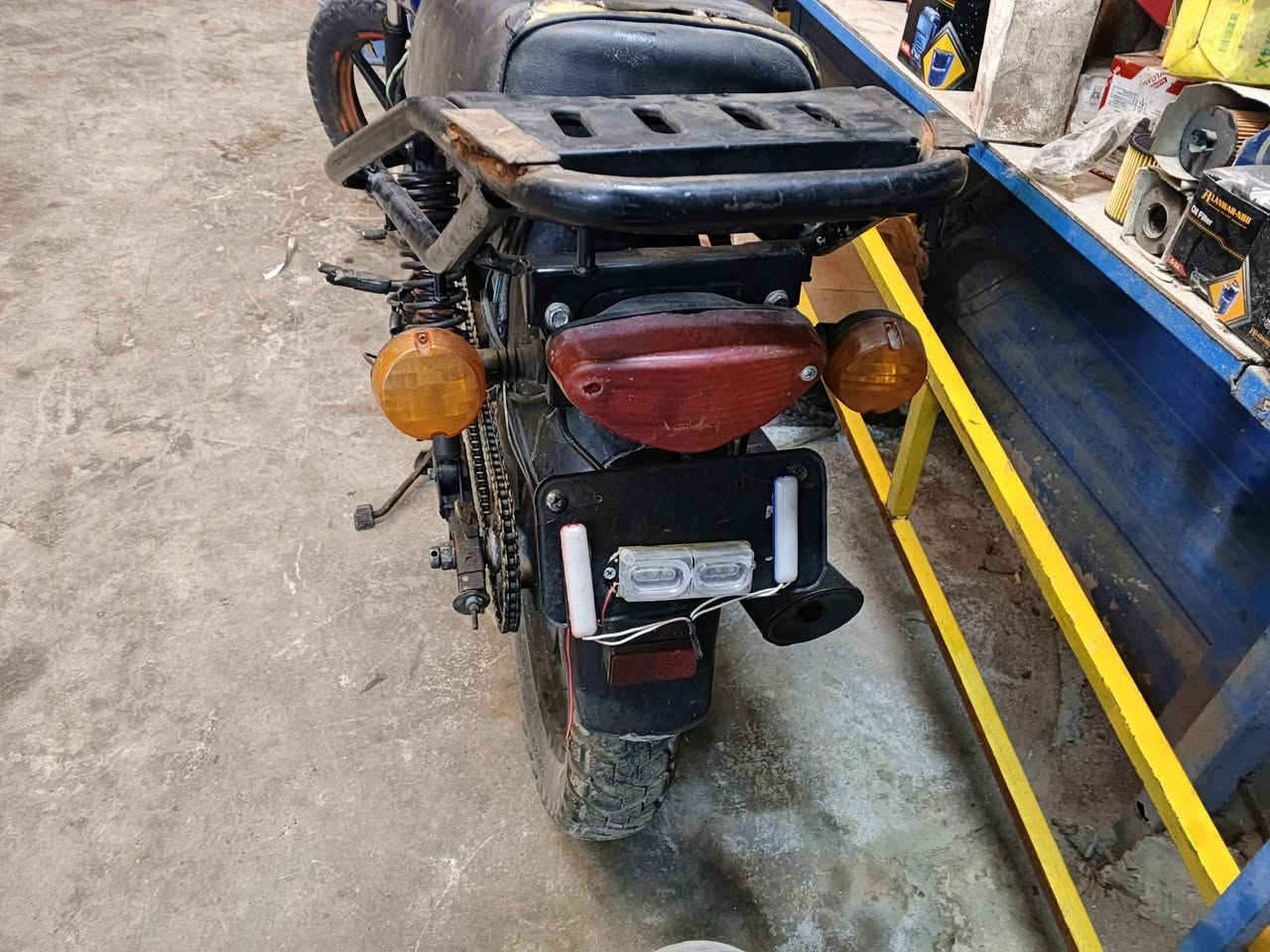 السلام عليكم بوكسر 2000 2022 للبيع دراجه كامله نقصها بالصفاحيات مال باتري السعر 700 وبها مجال بسيط العنوان بغداد الدوره للاستفسار *********** بدون أوراق مكينه تجفيت جديد
