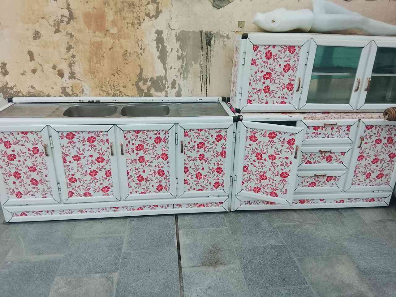 كاونتر 3قطع تفصال نضيف جداا 
سطح , +ملحق.متر ونص+سنك مترين وحوضين 
سعر الطلبوب (225)***********
