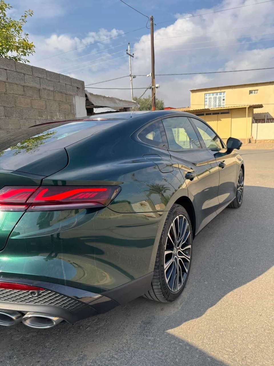 الكامل موصافات mg 7 2026 محرك 2.0T
ماشي 1700km صفر رقم أربيل 
ناقل سرعة اوتوماتيك ب 9 سرعات قوة السعرك 261 حصان
عزم الدوران 405 تيوتن متر
6 سماعات
جنط 19 الومتيوم
مقود جلد
وسائد هوانية عدد 6
نظام الثبات الالكتروني ESP
نظام مساعد صعود المرتفعات HAC
نظام مراقبة ظغط الهواء في الاطارات TPMS
مكارح التوقف الالكترونية EPB
مكابح الانتظار الالكترونية AUTO HOLD
تحكم نكى بمستوى الاضاءة ( على ومنخفض)
مصابيح امامية LED
مصابيح خلفية LED
نظام الاضاءة التلقائية
مصابيح ضباب أمامية و خلقية

*********** 
واتساب كركوك, العراق
