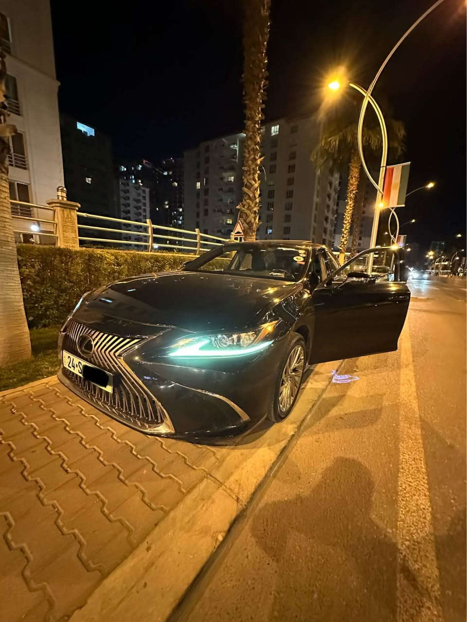 Lexus ES 350 2020 3.5 V6
رقم دهوك.رقم و سنوية كلشي جديد تحويل و كلشي بشرط
فول فول مواصفات ١/١.    سلايد كشن تدفية و تبريد جنتة شفت و كهرباء كشن خزن(ميموري) شاشة كبيرة فولل 
سيارة بها ١ جاملغ و شبر بدون اي دواخل و ايرباك 
سيارة جاهزة مابها دينار مسارف عنوان اربيل
محرك و كهربائيات و رادارات كلشي بشرط 
*********** واتساب كورك فايبر أربيل, العراق
