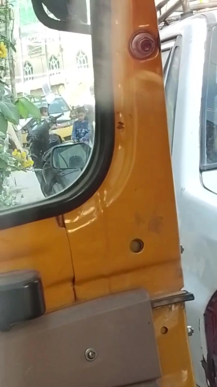 بيت للبيع مدينه الصدر الكياره قطاع عشرين اول فرع رابع بيت خلف جامع تمهيد الضهور طابقين لطابق لاول يحتوي على طرمه واستقبال وحولي ومطبخ حار وبارد وترك وغرفتين الطابق الثاني اربع غرف وبالكون وحمام للاستفسار ***********يوجد وتساب المساحه ١٤٤ متر
