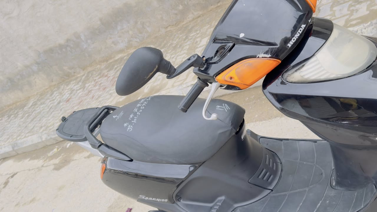 سلام عليكم دراجه سبيسي ياباني للبيع نضيفه مبيه اي نقص مفتوحه رايمر اول مرا سلف هندر
كهربائيات كله شغاله قفل جنطه قفل سكان 
العنوان الكوت الزهراء 
***********
