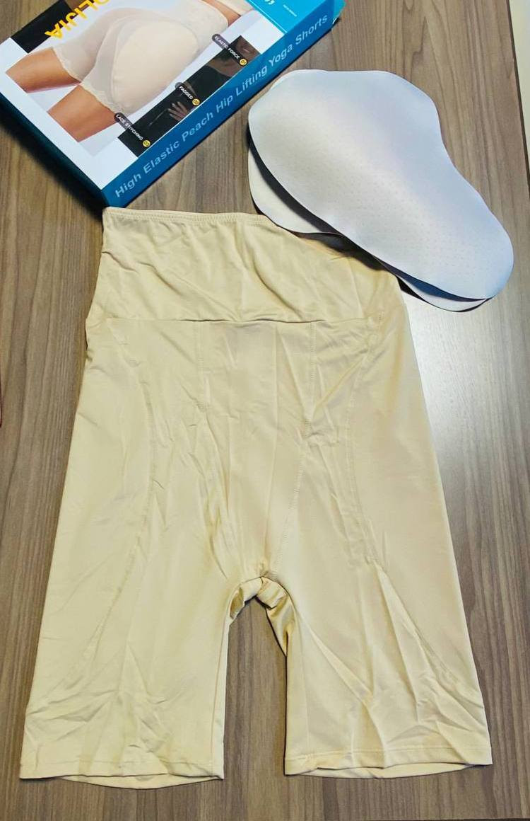 ✨ مشد ساعة الرمل المطوّر ✨
قوام مشدود وشكل أنثوي يبرز الجمال بثقة 🤍

✔️ يشد البطن ويصغر الخصر
✔️ يحدد الجسم ويخفي الترهلات
✔️ بي ثنين إسفنج جانبيات قابلة للإزالة ✨
  – تبرز الأرداف
  – تعطي امتلاء وشكل طبيعي ومتناسق
✔️ قماش ناعم، مرن، ومريح للاستخدام اليومي
✔️ ما يبين تحت الملابس، مناسب للفساتين واللبس الضيق

اختيار مثالي لكل بنت تحب القوام المرتب بدون تعب 😍
الفرق يبين من أول لبسة
متوفر لون بيجي ولون اسود 😍
القياسات S.M.L.XL.XXL.XXXL

#اكسبلورر #كومنت #تعليق #نحافة


**إذا كنت صاحب هذا الإعلان وتريد حذفه لأي سبب، رجاءا أرسل رسالة إلى الدعم الفني**