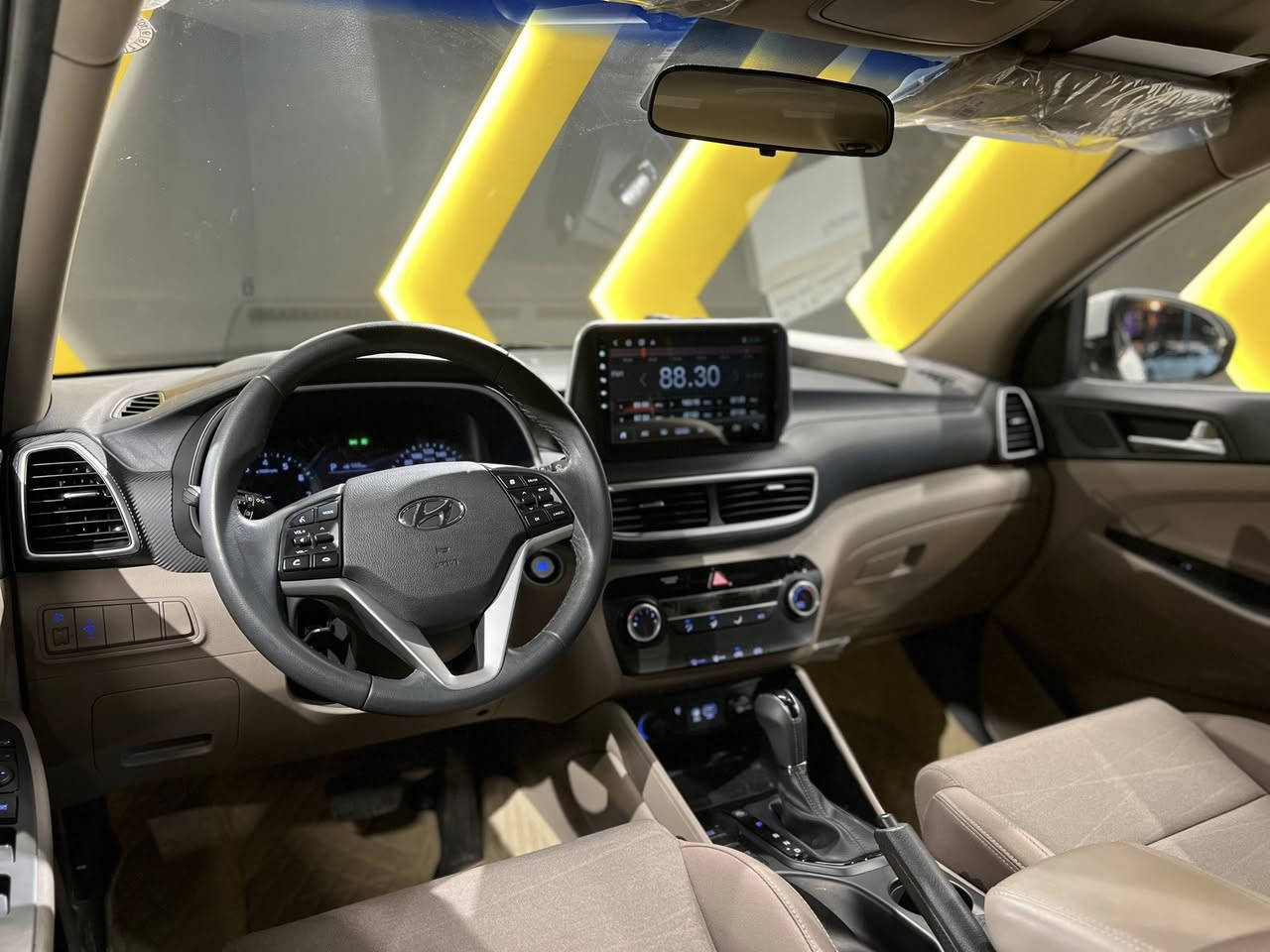 السلام عليكم للبيع توكسون 2020 
معرك 20دوش 
مواصفات لد امامي
 حساسات
بصمه
مرايه شفت
يدات نيكل
كشنات امامي كهرباء 
ماشيه 10الف 
  لايت 5 عدصه 
سياره زيرو 
مكانها السليمانية للاستفسار فقط اتصال ☎️ 
فقط بيع
***********
