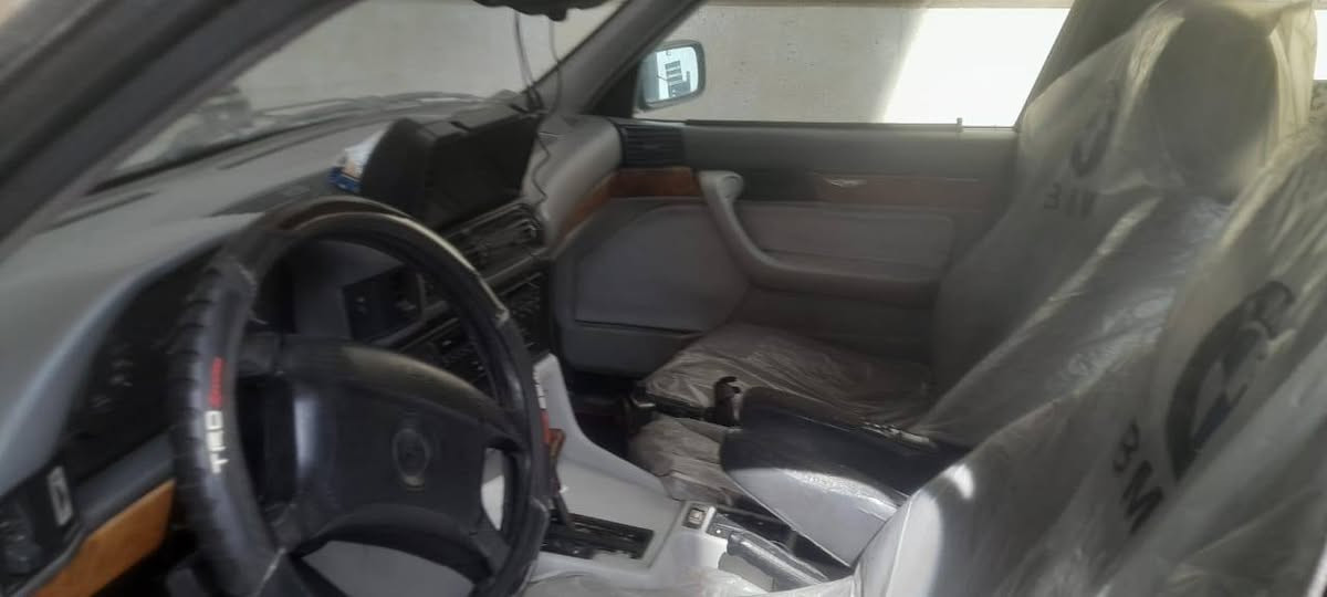السلام عليكم
للبيع سياره BMW /540 /1994 /سلندر6  لون اسود
رقم الماني وسياره بسمي سنويه 2029تنتهي وكابون بانزين بيها السعر 47$ وبيها مجال  باقي التفاصيل خابر علئ الرقم *********** بي واتساب  غير متواجد علئ الفيس
