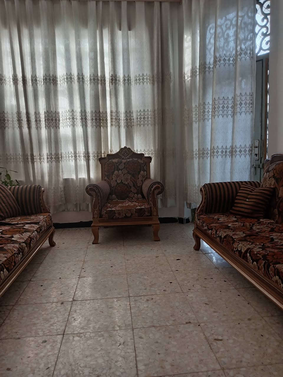 السلام عليكم تخم للبيع مع طبلاته. ب250الف العنوان بغداد.  عشر مقاعد


**إذا كنت صاحب هذا الإعلان وتريد حذفه لأي سبب، رجاءا أرسل رسالة إلى الدعم الفني**