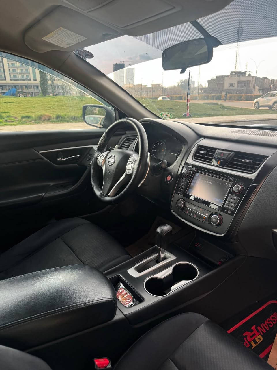 Nissan altima 2017 SR 
سيارةكة كلين تايتلة بي بوياغة ٢ شوين ساردة مواصفات sr ناسراوة بال گةورةي ويل رةشي بيلادية شاشة كةورة كير لة سوكان ، كير و مةكينة و هةمو شتي بةشةرتة بةناو خومة رقم سنوي نوية 10 وةرةقة غرامةي لة سةرة بوت دةگةرينمةوة بةشةرتي تحويل وكالة  /ناونيشان هةولير /*********** واتساب كورك …. أربيل, العراق
