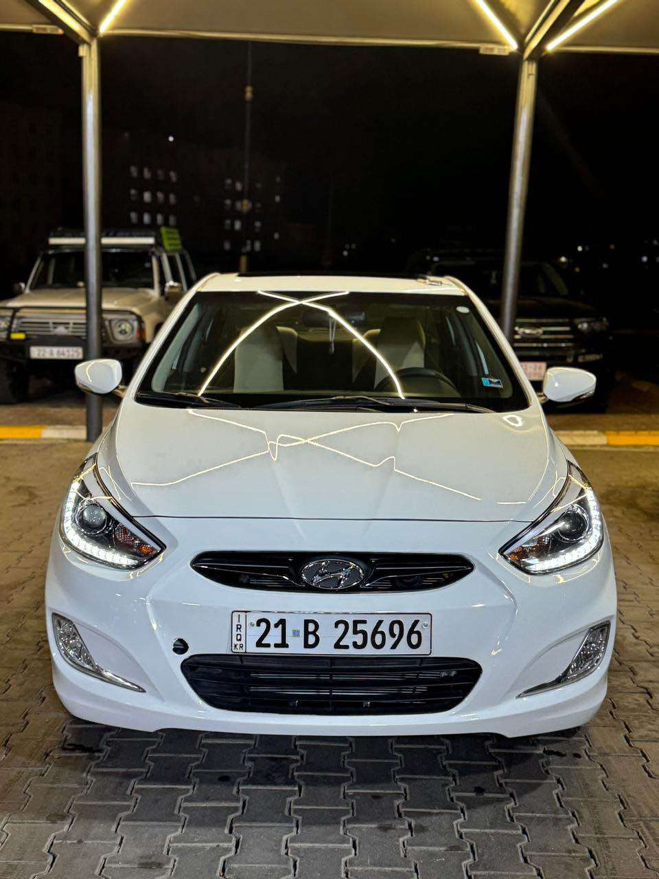 هيوندا ئه كسينت ٢٠١٥ خليجى.  سفرى شه ريكه يه ك ده ست ته نها.٤٢٠٠٠ كم هه قيقى روشتوه فول مواسه فات   مه كينه گه وره سلايد لايت و به گ لايت ليد       ويل كروم شاشه و كاميره  abs بوياخ ته نها بونيت و چه مه له خ و په له يه ك چه مه له خى سايه ق بوياخه بى ناوگرتن  نرخ ١١٧ *********** السليمانية, العراق
