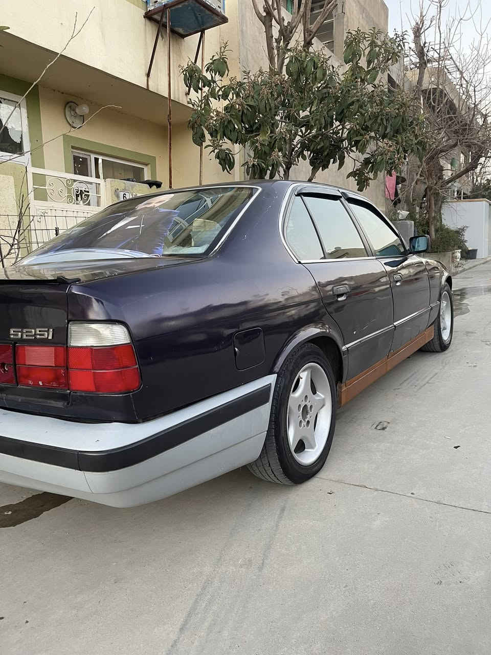 سەرەتا بە ناوی خوا  ئەم bmw بۆ فرۆشتن   مۆدیل1993 دوو جام کارەبا  520 گێڕ عادی کارەبای هەموو گیانی بە شەرت  ئاڕمی هەولێر بەس ئاڕمەکەی بە شەرت نادەم  پێشی   کەمێک دەعمە  قفڵ مەرکەزیە  ئیفلۆی مەزبوتە  بەقەدەر چوار بستۆنێک بەنزین ئە خوا   دۆسەی تازە بەستراوە   بۆیاغی ئەویت کاڵبونەوەشی هەیە  لە سلیمانیم   سعری ٢٥ گەڵاو کەمیک معامەلە  ***********
