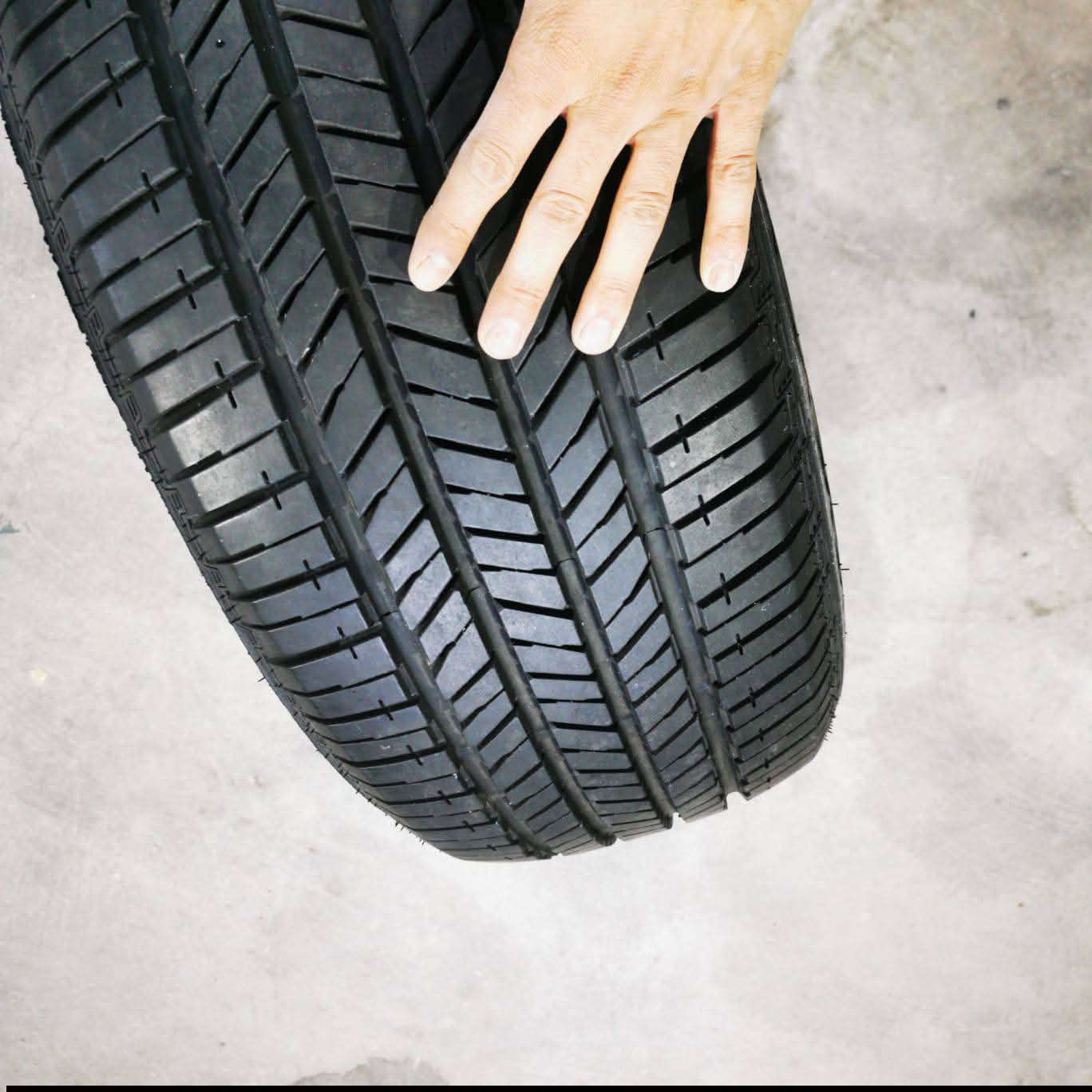 متوفر ماركة Giti صيني 
حجم 20R/60/275
تاريخ الانتاج 24
نظافة ٩٩%
بصرة/ صناعية حمدان 
‎0775 111 1595
