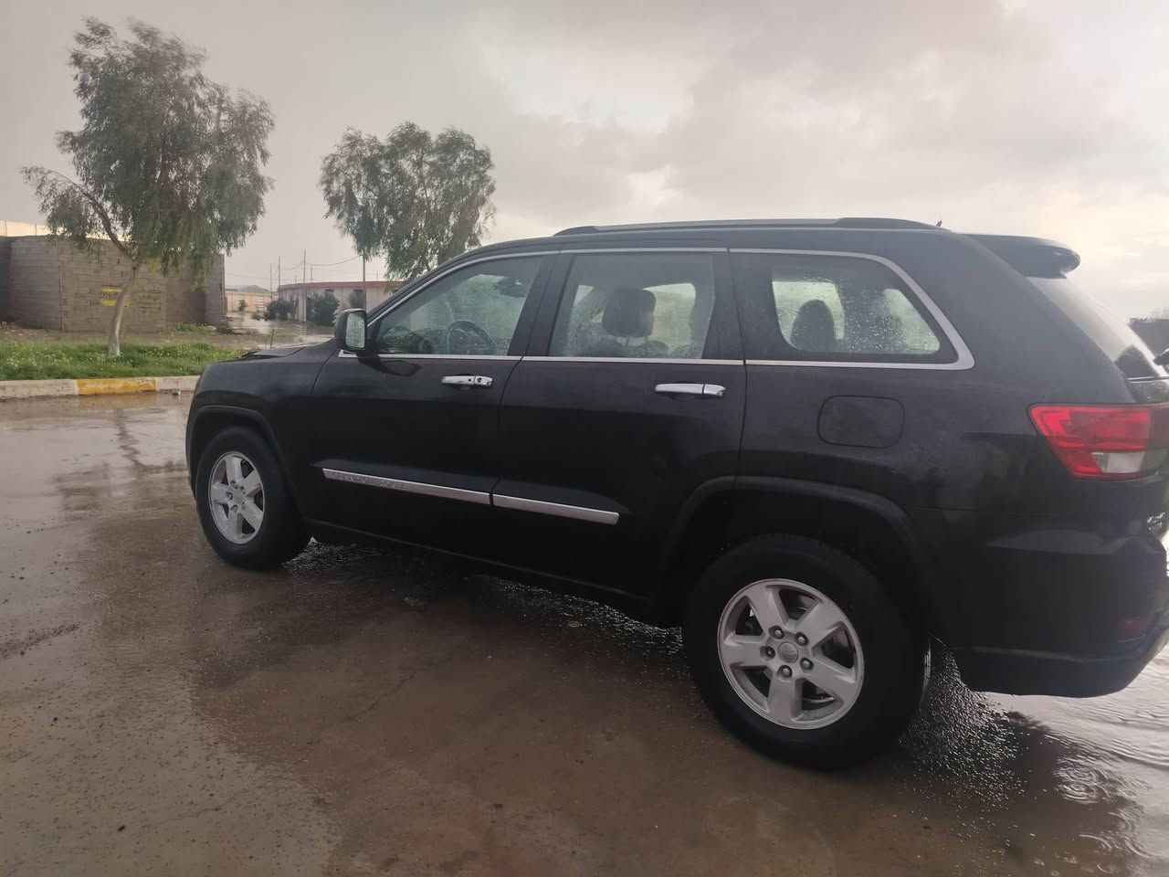 جيب لاريدو موديل 2011 بيها ثلاث قطع صبغ بدون دواخل رقم سليمانيه موجود دفتر بنزين سنويه جديد
سعر 153 وبيها مجال مكان سياره كركوك ***********
