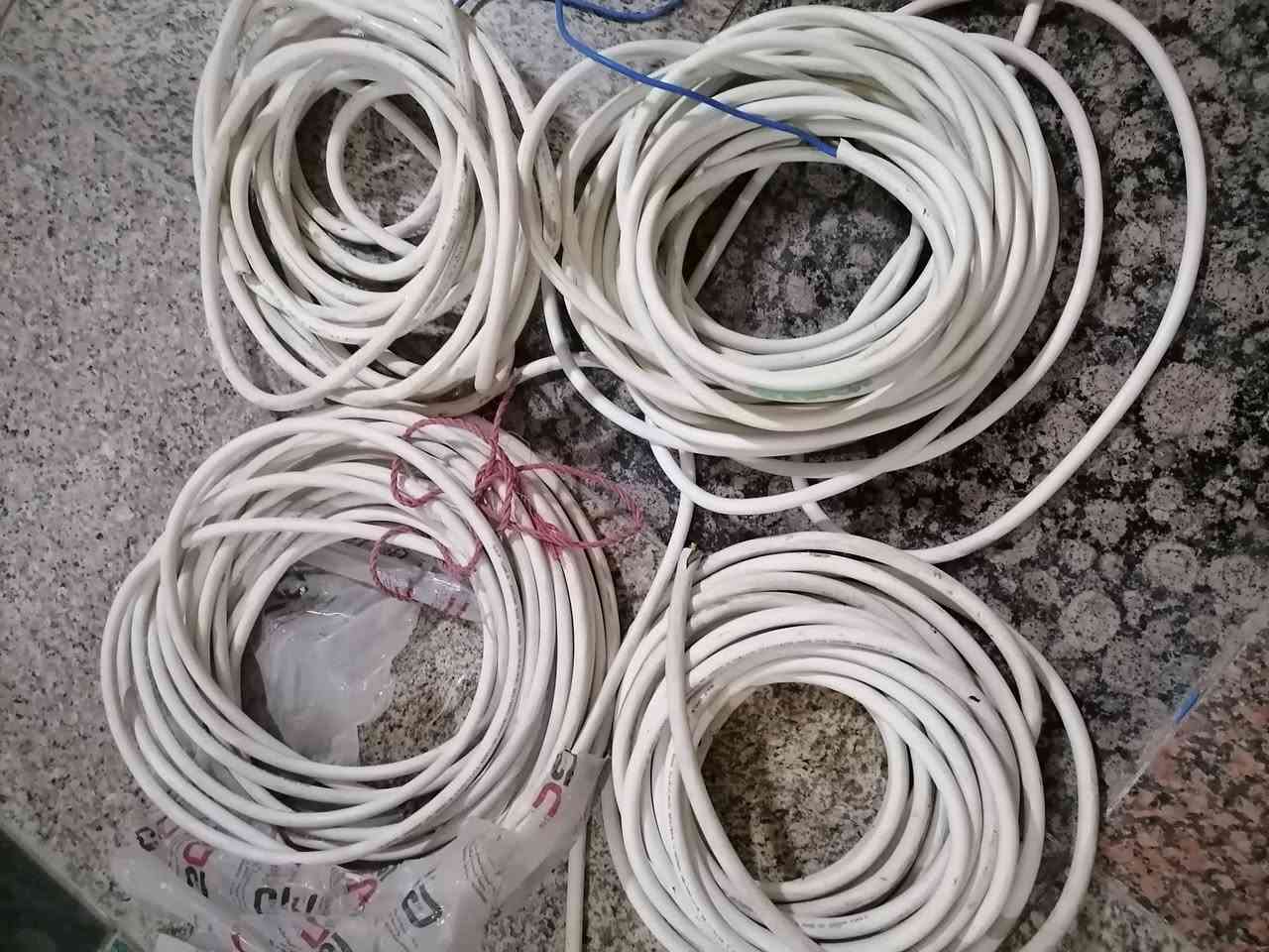 يتوفر فلكسات شعري
5*2.5  28 متر جديد
5*4  15 متر
4*6 12 متر 
2*6. 23 متر
3*4؟؟؟
3*2.5؟؟؟
للاتصال
***********
