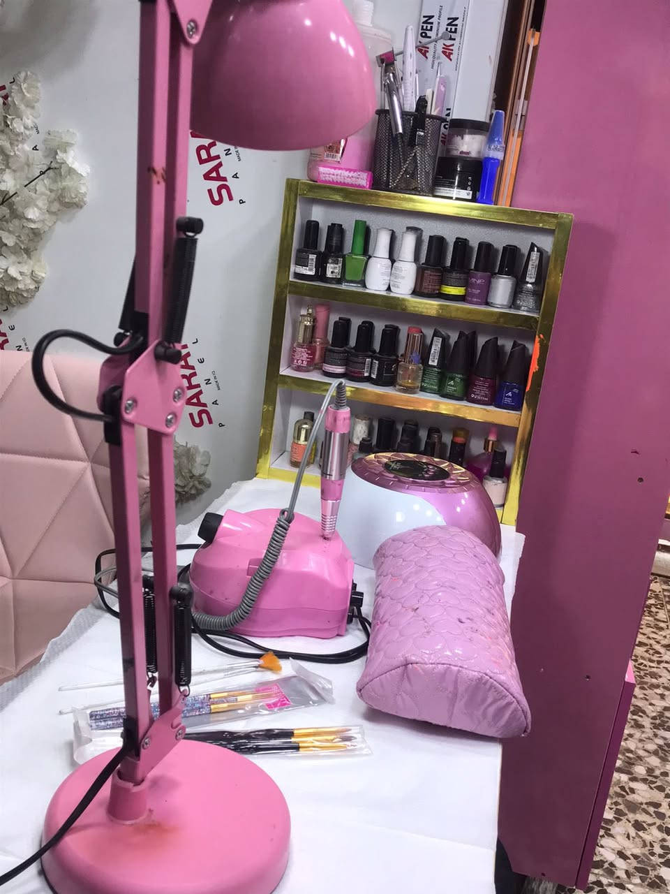 ميز اكريلك نظيف 
هو والأغراض 
جلش عدد هواي ما حاسبتهن 
ماركات وجهاز تنشيف ومبرد 
كلهن ب١٠٠ وجل 
المكان حي العامل


**إذا كنت صاحب هذا الإعلان وتريد حذفه لأي سبب، رجاءا أرسل رسالة إلى الدعم الفني**