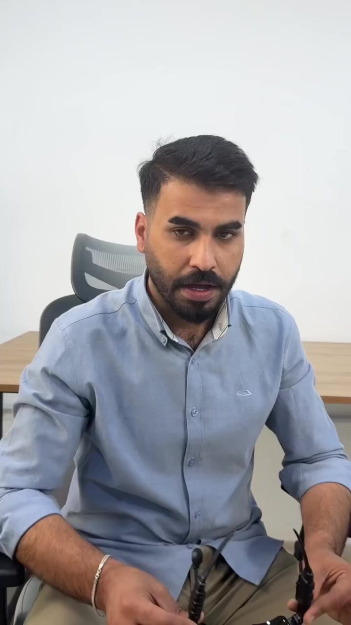 إلى أبطال الدلفري والتوصيل 🛵🚗.. ريّح راسك من السماعات المزعجة واحمي عيونك من الشمس!
نظارة شمسية ذكية (بلوتوث) تحل لك كل مشاكل السياقة والتوصيل بقطعة وحدة.
🔥 العرض الأقوى:
• سعر القطعة: 20 ألف دينار
• عرض خاص: قطعتين بـ 30 ألف دينار بس!
🚚 توصيل لكل محافظات العراق بـ 5 آلاف فقط.
ليش هاي النظارة راح تفيدك بشغلك؟
📞 رد على الزبائن بضغطة زر: بيها مايكروفون مدمج، رد على المكالمات بدون ما تطلع الموبايل وتلتهي عن الطريق.
🗺️ تتبع الـ GPS بأمان: تسمع التوجيهات بوضوح، وبنفس الوقت أذنك تبقى مفتوحة وتسمع أصوات الشارع والسيارات (عكس السماعات العادية اللي تعزلك وتسبب خطر).
☀️ حماية من شمس الظهر: عدسات (UV400) تريّح عينك من الشمس القوية طول فترة شغلك.
🎧 مريحة وثابتة: تخلص من الوايرات وسماعات الأذن اللي توكع وتوجع الأذن وي الخوذة أو الحركة المستمرة.
تفاصيل إضافية:
• تكنك بلوتوث بسرعة ومستقرة على كل الأجهزة.
• شحنها سهل (Micro-USB) تكدر تشحنها بالباور بانك أو شاحنة السيارة بوقت الاستراحة.
• العلبة يجي بيها: النظارة + حافظة صلبة تحميها بالجنطة + كيبل شحن + وصلة تنظيف.
📦 الكمية محدودة!
للحجز، راسلنا خاص أو على الواتساب: ***********
