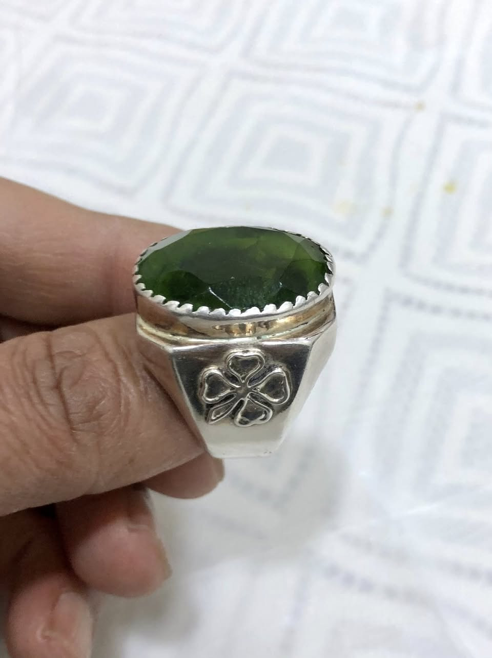 يا الله خاتم بحجر زبرجد حجر ضخم بصياغة يدوية ثكيلة صياغة كريم  دوش قياس 25/26 للبيع فقط يوجد توصي


**إذا كنت صاحب هذا الإعلان وتريد حذفه لأي سبب، رجاءا أرسل رسالة إلى الدعم الفني**