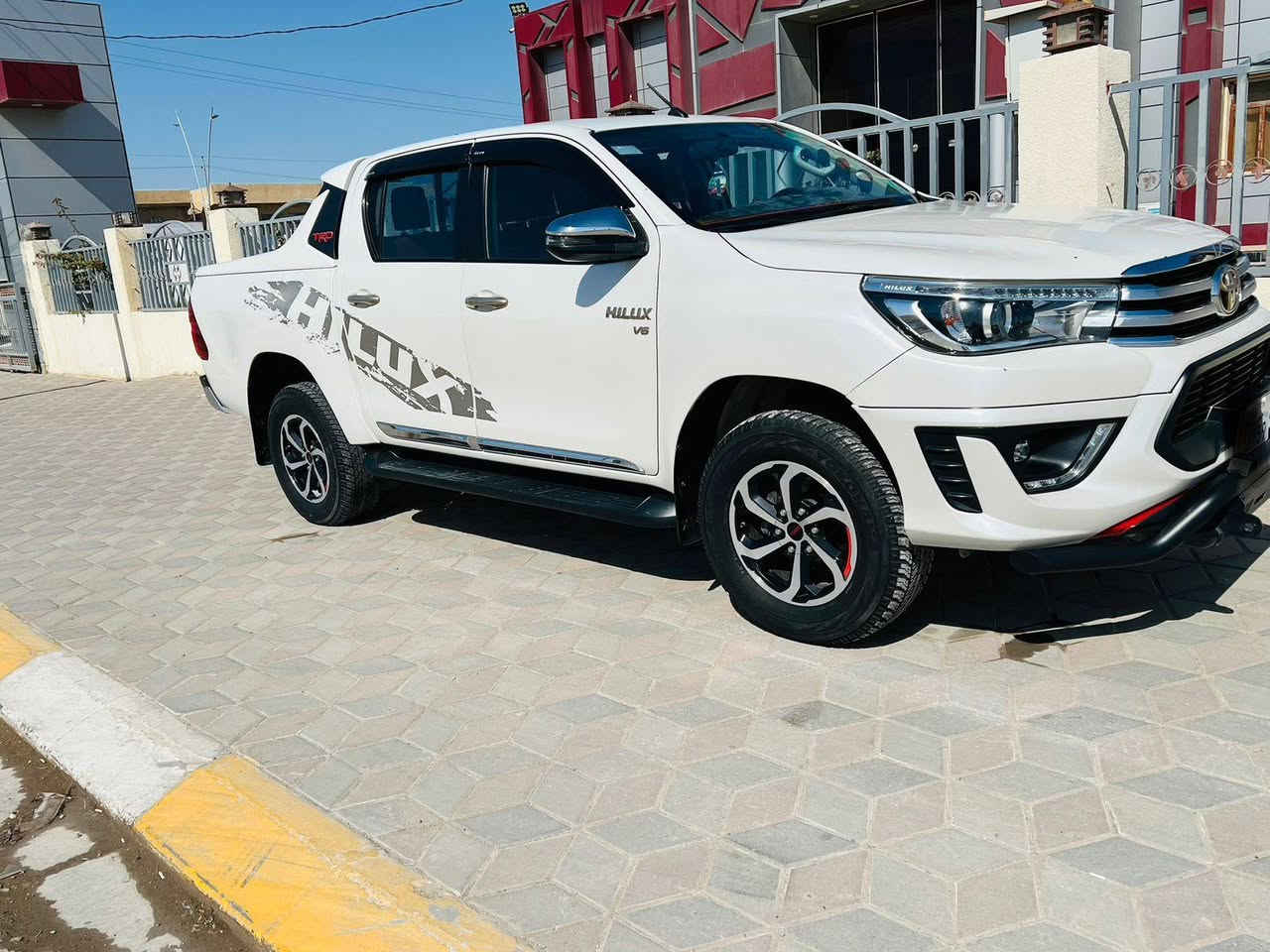 سلام عليكم تيوتا هايلكس تي ار دي 
موديل ٢٠٢٠ كفاله عامه. 
فول مواصفات بريم. مذهب 
سياره جديده وبحاله لوكاله. 
ممشه سياره ١٢٣ الف 
رقم اربيل.بسمي سنويه وهزه جديده. 
لتفاصيل اكثرر اتصل. ***********مكلف بل نشر نتصال فقط
