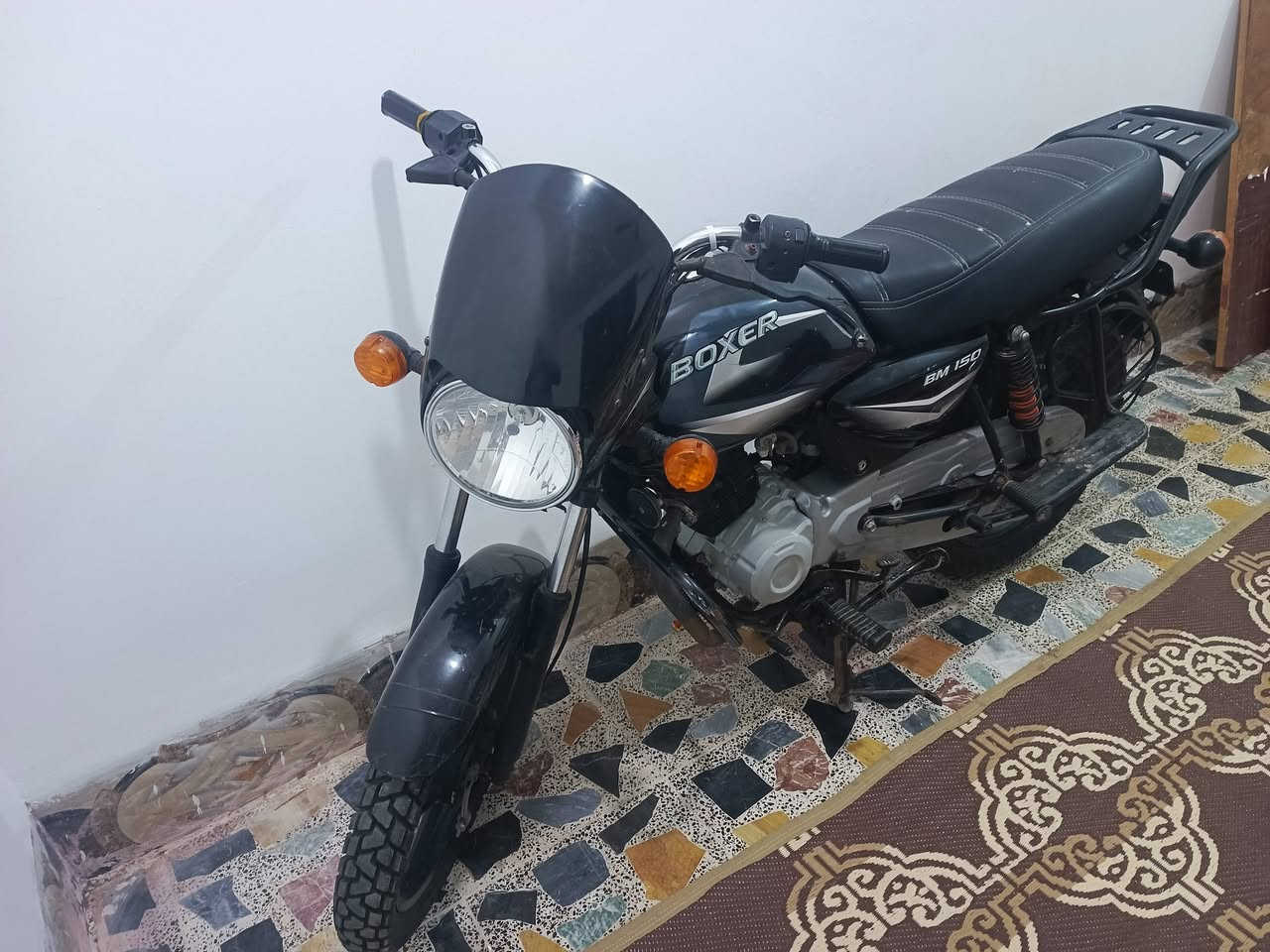 السلام عليكم دراجه بوكسر موديل 2021 .مكينه جديده مجفته درجة اولى .تخم تاير جديد جبلي وكهربائيات شغاله كلها ،واوارقها كاملة للترقيم، السعر مليون وبيها مجال..  ***********
