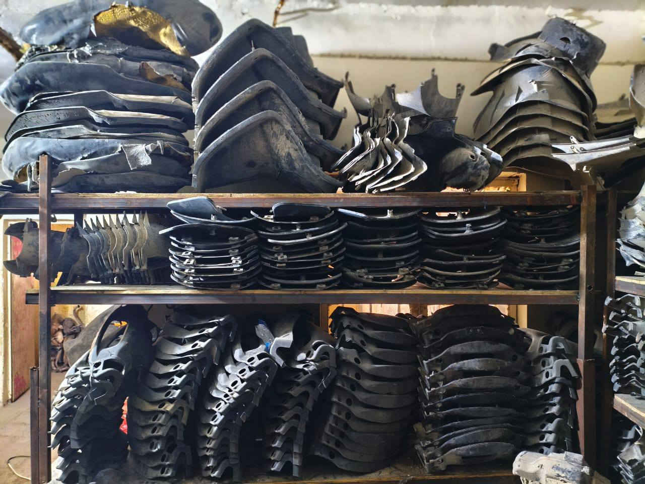 سلام عليكم للبيع غراض فراشات جي فور مكاني الديوانية قضاء شامية رقم ***********
