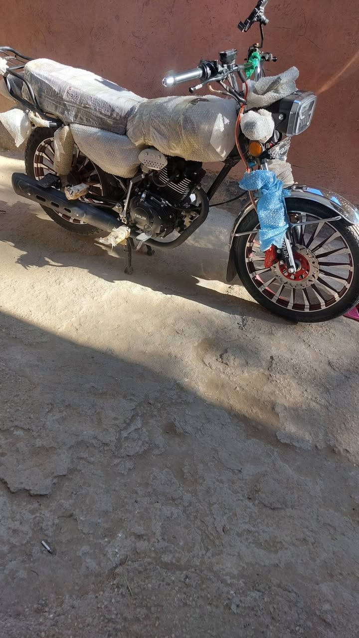 السلام عليكم دراجة سيفانه ٢٠٢٥ للبيع دراجة زيرو اخت الجديده ماشيه ألف محركه ٢٠٠ بصمتين اوراق كامله دراجة مكفوله كفاله عامه سعره ٨٥٠ عنوان واسط قضاء الصويره استفسار ***********
