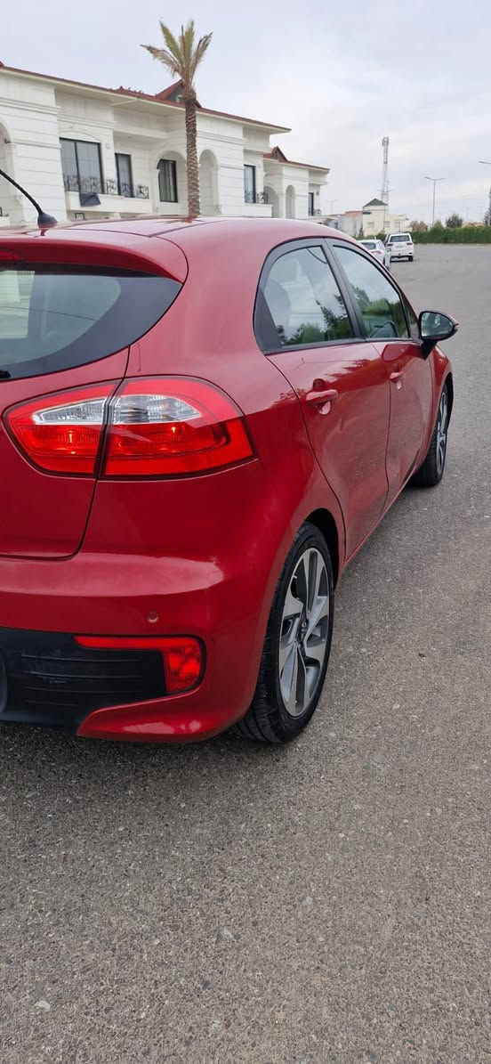 كيا ريو موديل 2015 لون احمر رقم سليمانيه
ماشيه 106 الف 
المواصفات فول 
محرك 1600 دبل قطره 
بصمه  سلايت   حساسات   كامره خلفيه   شاشه بلاديه تبريد لمس  تحديد سرعه 
بدون صبغ ولا تعديل بارد 
بيها طخه صغيره بل باب سكن ع كد شبر وممصلح 
السعر 105 $$
وبيها مجال 
ملاحضه الصدر امامي خلفي كله جديد تخم تاير جديد
مكان السياره اربيل 
غير متواجد ع الفيس الشراي يتصل
***********
***********
