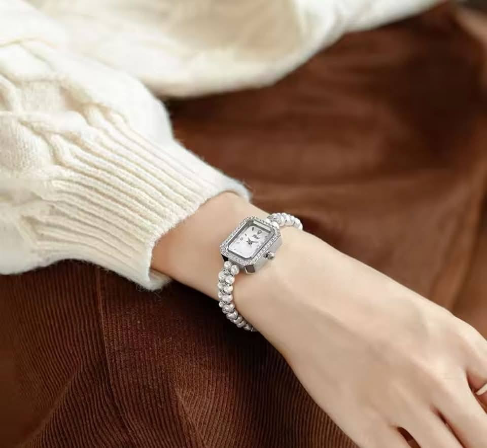 ساعة نسائية ليلو متوفرة باللون الذهبي والفضي
مكينة اصلية


**إذا كنت صاحب هذا الإعلان وتريد حذفه لأي سبب، رجاءا أرسل رسالة إلى الدعم الفني**